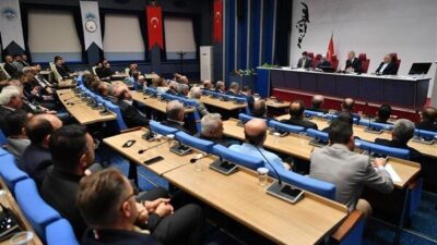 Kayseri'de düzenlenen iş dünyası toplantısına başkanlık yapan Hulusi Akar ve