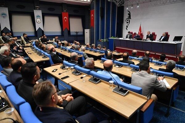 Kayseri'de düzenlenen iş dünyası toplantısına başkanlık yapan Hulusi Akar ve