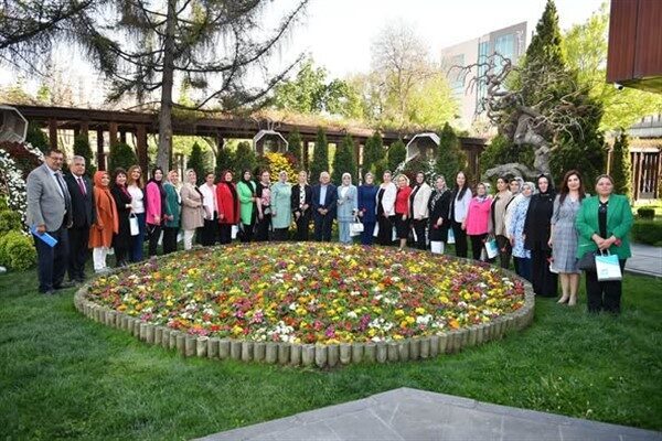 Büyükşehir Belediye Başkanı Memduh Büyükkılıç, 30 kadın mahalle muhtarını ağırlayarak