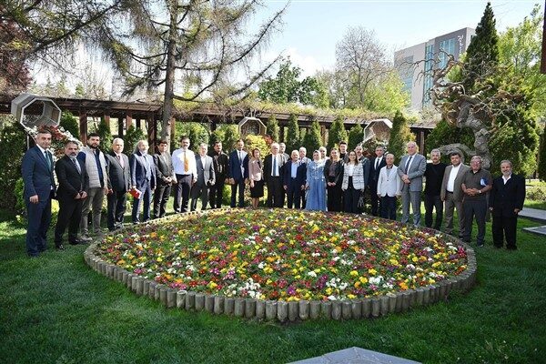 Kayseri Kent Konseyi Başkanı Serdar Altuntuğ önderliğindeki ekip, Bşkan Memduh