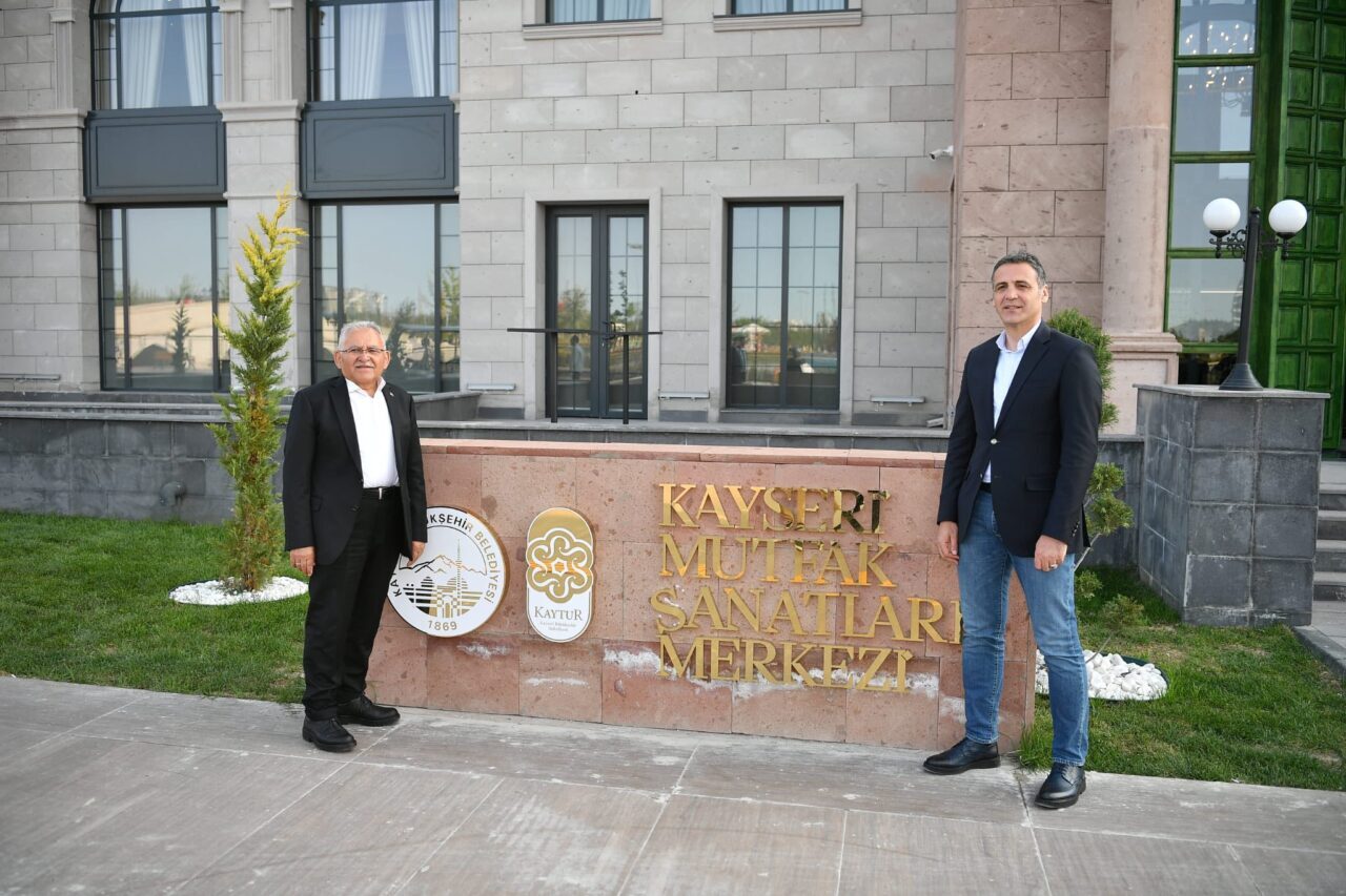 Kayseri Büyükşehir Belediye Başkanı Dr. Memduh Büyükkılıç, İl Emniyet Müdürü Atanur