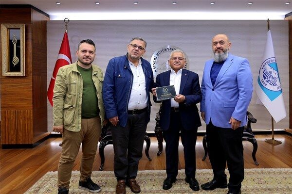 Kayseri Sivaslı Dernekler Federasyonu Başkanı İsa Gün ve 14 ilçe