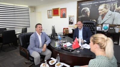Menderes Belediye Başkanı İlkay Çiçek, Troisdorf Belediye Başkanı Alexander Biber'e