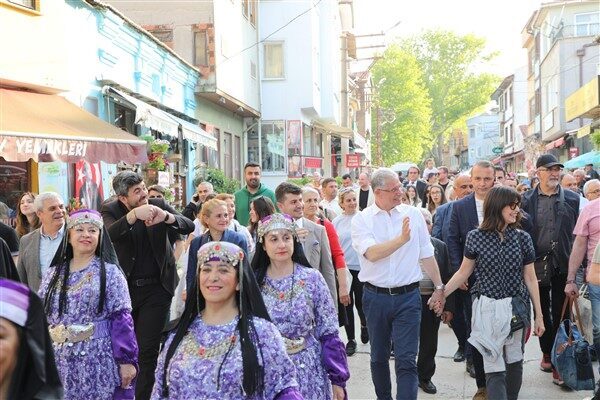 Mudanya Belediyesi tarafından bu yıl ilki düzenlenen festival, zeytin ağaçlarının
