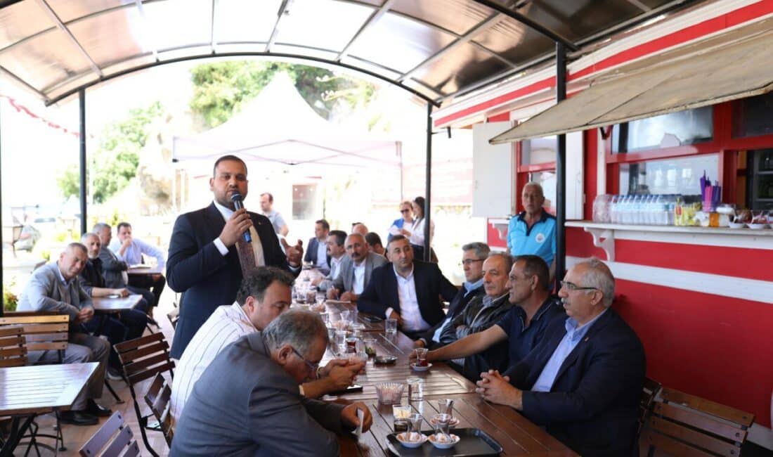 Belediyeye ait Fayton Kafe’de gerçekleşen toplantıya Muhtarlar Derneği Başkanı Ayhan