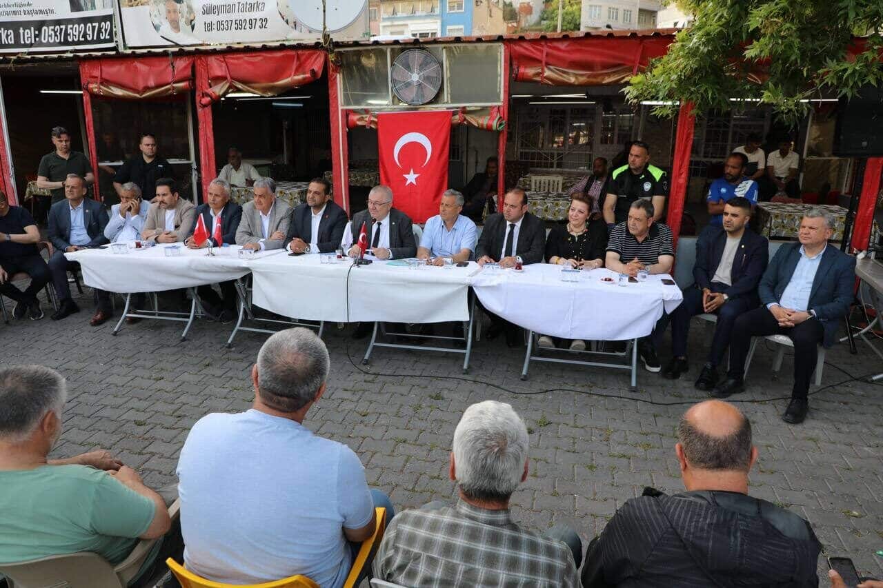 Edremit Belediye Başkanı Mehmet Ertaş, 47 mahallede vatandaşlarla buluşarak sorunları