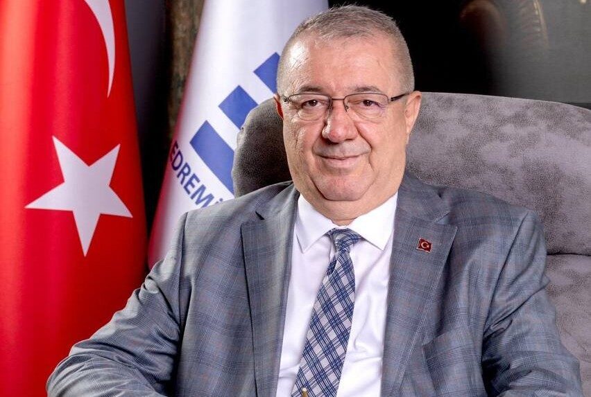 Edremit Belediye Başkanı Mehmet Ertaş, belediye bünyesinde çalışan iki devlet