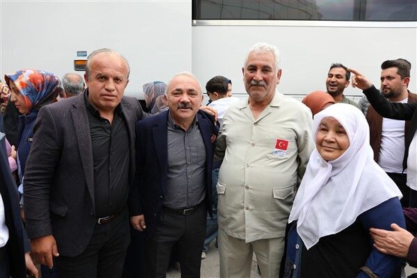 Başkan Esen, Şehirlerarası Otobüs Terminali'nden umre yolcularını dualarla uğurladı. Çankırı