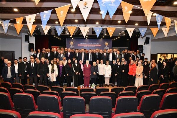 Akçaabat Belediye Başkanı Cevdet Can, halka seslenirken şehrin sorunlarını çözmek
