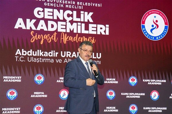 Hamamizade İhsan Bey Kültür ve Sanat Merkezi'ndeki programa Trabzon Valisi