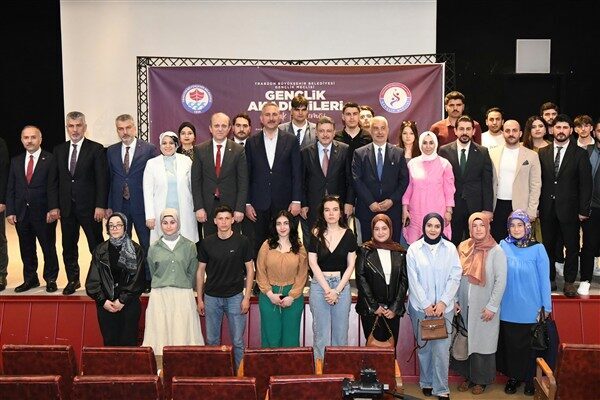Trabzon Büyükşehir Belediye Başkanı Genç, Büyükşehir Belediyesi Gençlik Meclisi tarafından