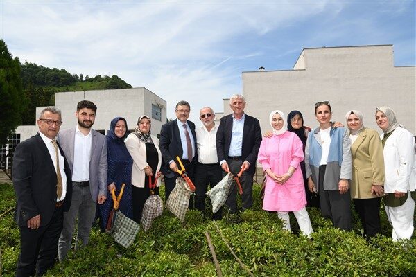 Of'taki ÇAYKUR Çamlı Çay Fabrikası'nda gerçekleştirilen programda konuşan Büyükşehir Belediye