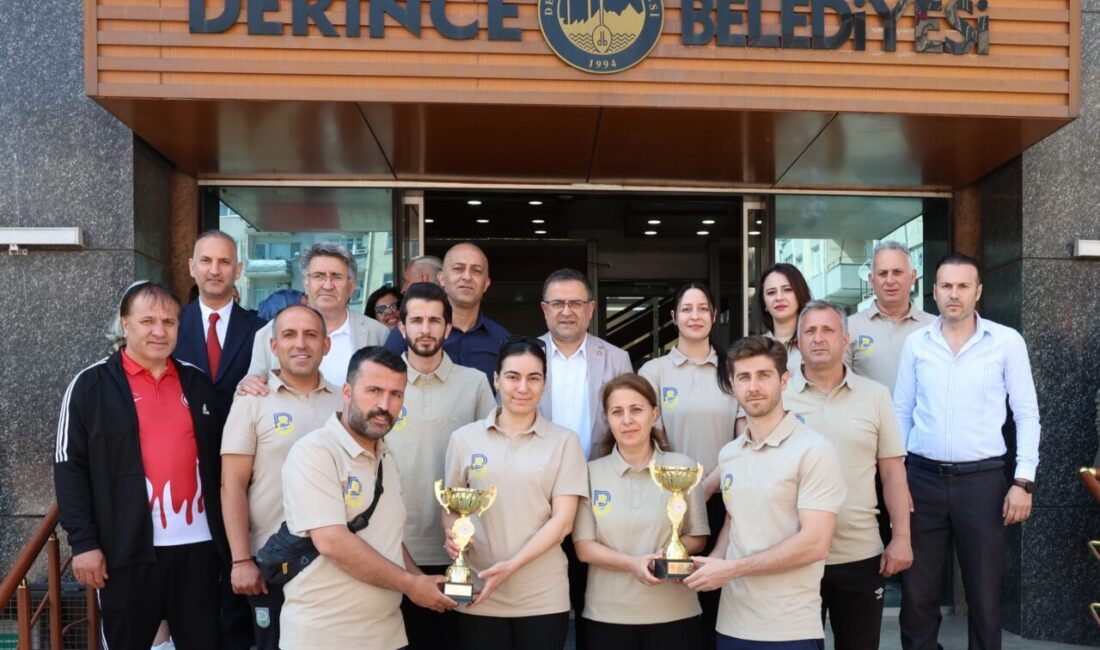 Derincespor Kulübü Başkanı Yakup Deniz, yönetim kurulu üyeleri, antrenörler, sporcular