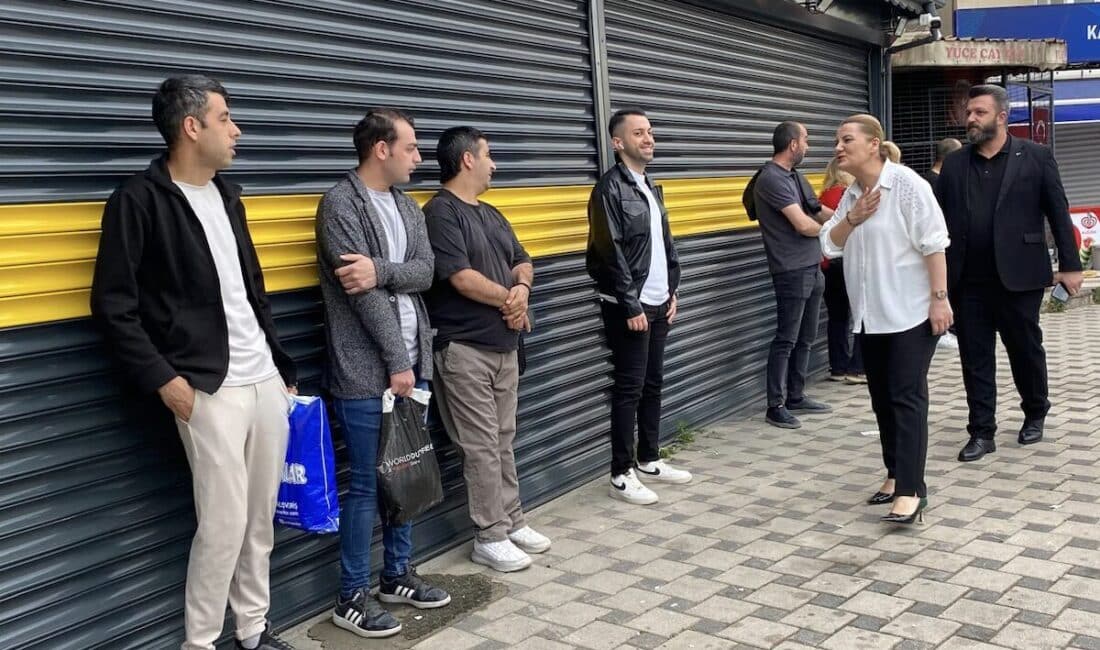 İzmit Belediye Başkanı Fatma Kaplan Hürriyet, işçilere hayırlı işler dileyerek