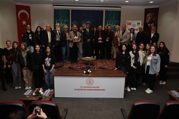 Kütahya'da düzenlenen Müzikçe Pazartesi Söyleşileri'ne Belediye Başkanı Eyüp Kahveci konuk