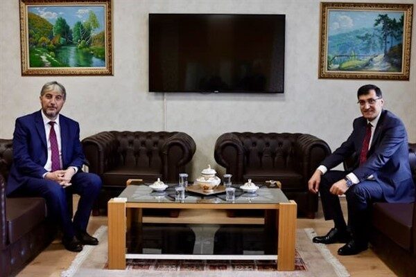 Şehirde eğitim üzerine yapılan görüşmede başkan ve müdür eğitimin toplum