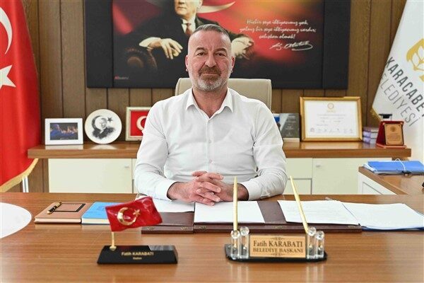 Karacabey Belediye Başkanı Fatih Karabatı, Karacabey Belediyespor'un Playoff'a yükselmesinden gurur