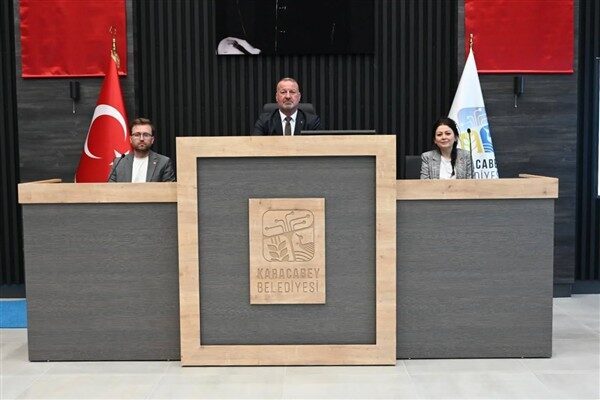 Karacabey Belediye Meclisi'nde yapılan mayıs ayı toplantısında başkan Fatih Karabatı
