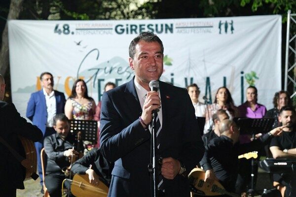 48. Uluslararası Giresun Aksu Festivali kapsamında tarihi Taşbaşı Parkı, bir
