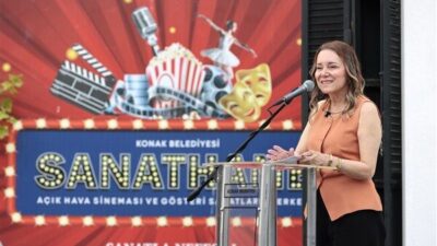 Konak Belediyesi’nin ev sahipliğinde düzenlenen “Cumhuriyet’ten Bugüne Gençliğin Dönüşümü” başlıklı