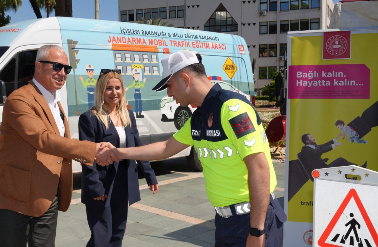 Alanya Belediyesi, Trafik Haftası kapsamında çocuklar için resim boyama etkinliği