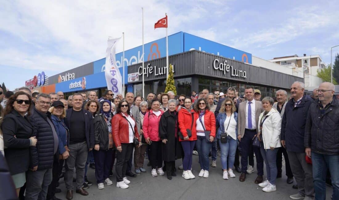 Başkan Sarıkurt, 1 Mayıs'ta Omurtak Caddesi'nden Atatürk Meydanı'na yapılan yürüyüşte