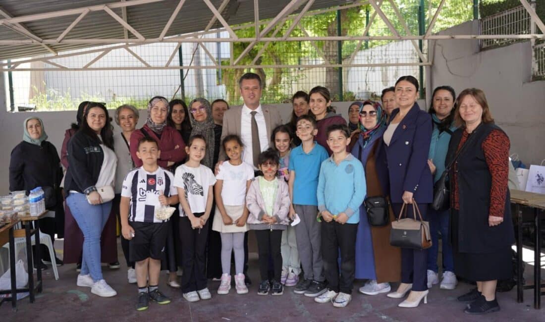Kermeste öğrenciler, veliler ve öğretmenler bir araya gelerek çeşitli etkinlikler