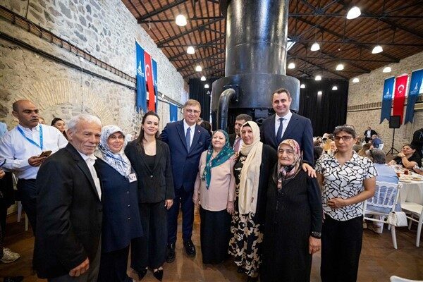 İzmir'in Menemen ilçesinde Cumhuriyet karşıtları tarafından şehit edilen Asteğmen Mustafa