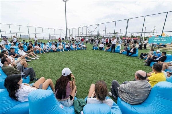 Başkan Cemil Tugay’a Menderes Belediye Başkanı İlkay Çiçek, Seferihisar Belediye