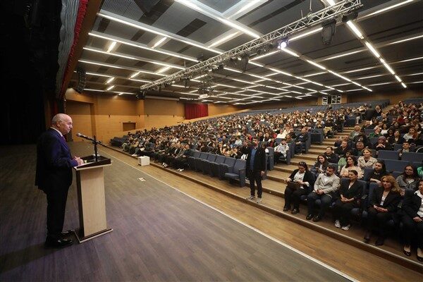 Yenimahalle Belediyesi’nin her yıl binlerce öğrenciyi liselere ve üniversitelere hazırladığı