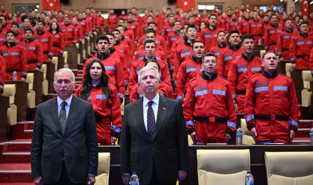 Ankara'da düzenlenen "Temel İtfaiye Eri Eğitimi"nde ABB Başkanı Mansur Yavaş,