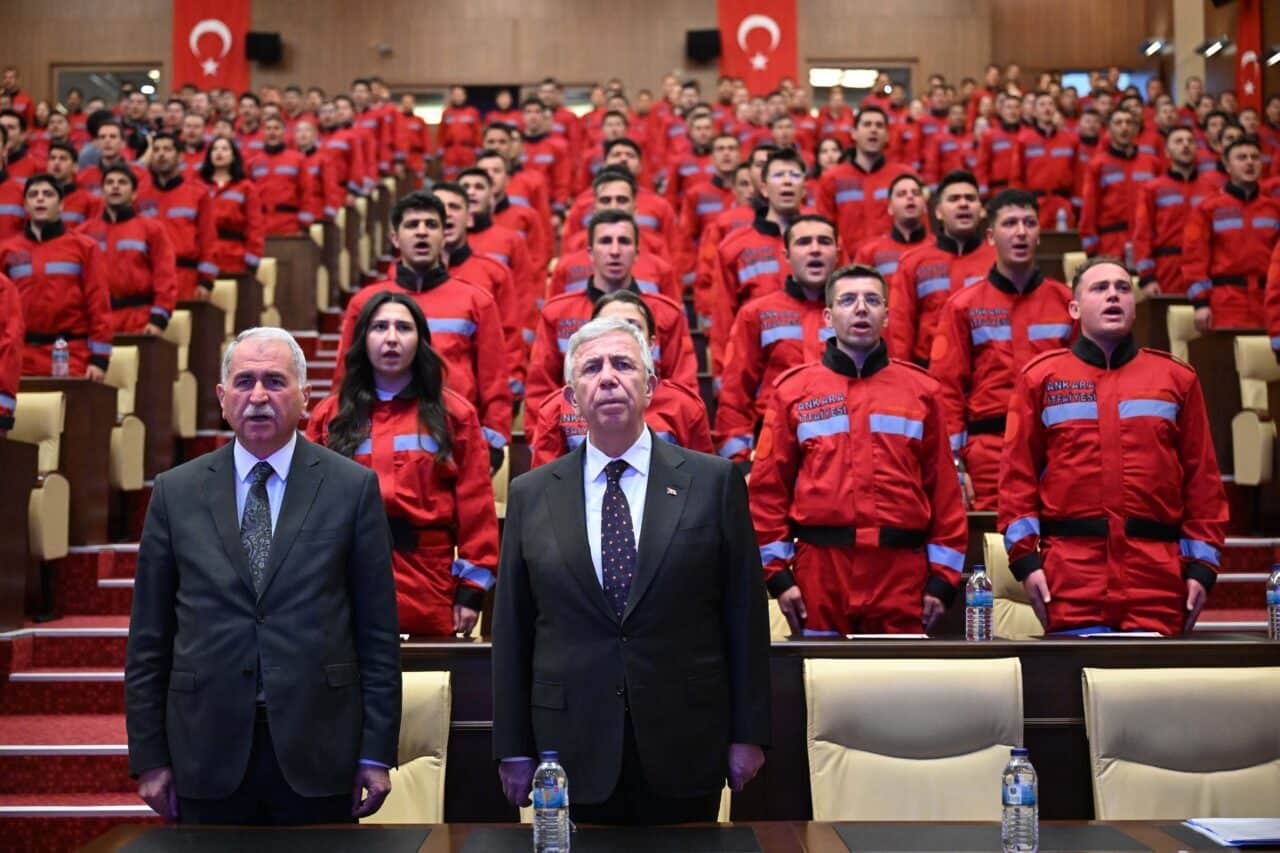 Ankara'da düzenlenen "Temel İtfaiye Eri Eğitimi"nde ABB Başkanı Mansur Yavaş,