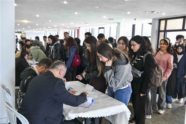Ankara Büyükşehir Belediye Başkanı Mansur Yavaş, Atatürk Kapalı Spor ve