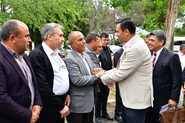 Alaşehir Cumhuriyet Parkı’ndaki toplantıya Manisa Büyükşehir Belediye Başkanı Ferdi Zeyrek,