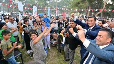 Manisa Büyükşehir Belediye Başkanı Mimar Ferdi Zeyrek, Hıdırellez şenliklerine katılarak
