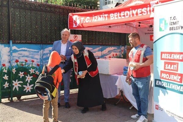 İzmit Belediyesi’nin ilkokul öğrencilerine yönelik hayata geçirdiği Beslenme Saati Projesi,