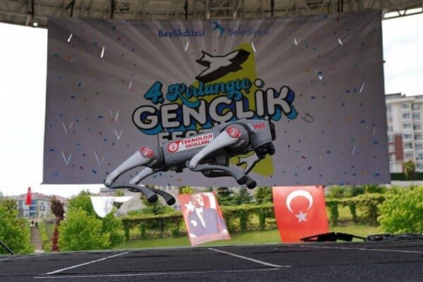 Gazi Mustafa Kemal Atatürk’ün gençlere armağan ettiği 19 Mayıs Atatürk’ü