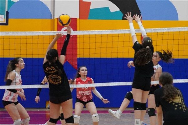 Beylikdüzü Belediyesi Voleybol Turnuvası, ilçedeki kulüpleri bir araya getirerek gençlere