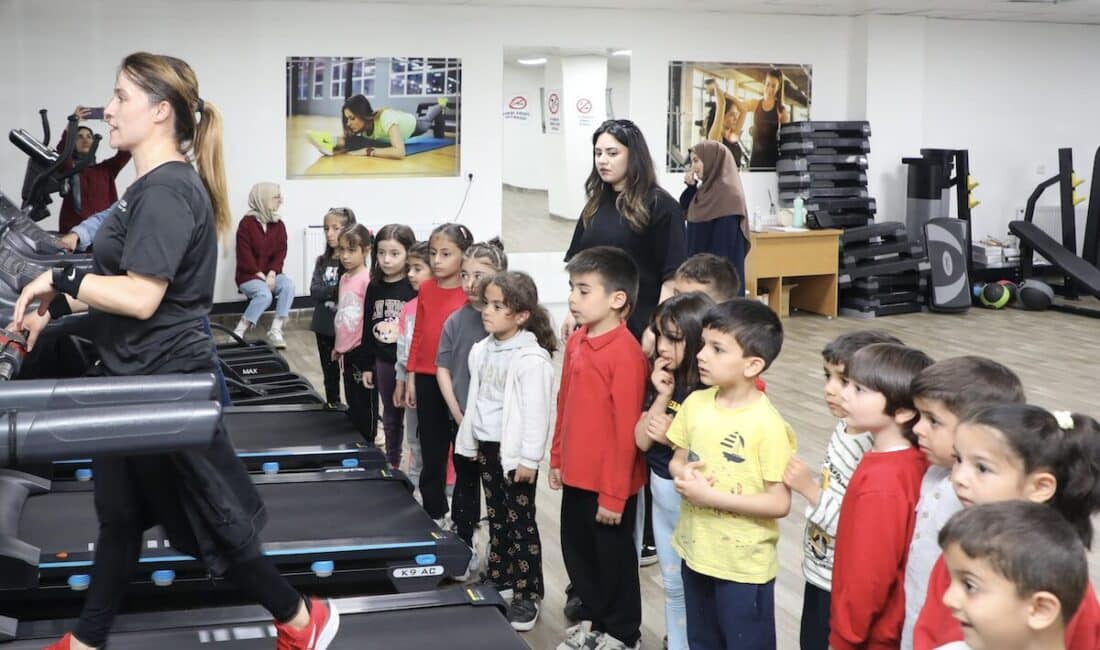 Bitlis Belediyesi'nin ev sahipliği yaptığı etkinlikte Vilayetler Birliği Anaokulu öğrencileri,