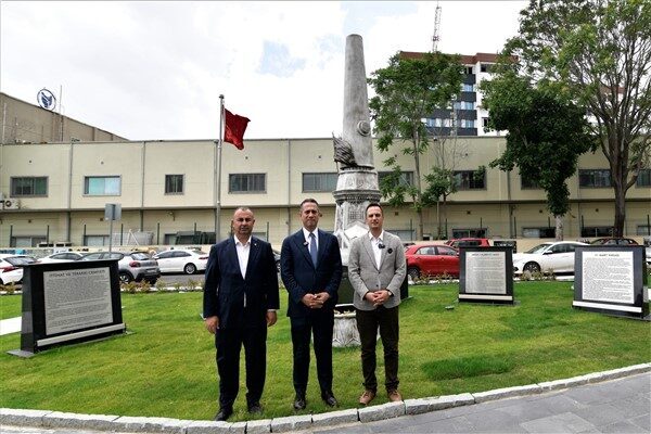 Miting öncesi Ali Mahir Başarır, CHP İzmir Milletvekili Ednan Arslan,