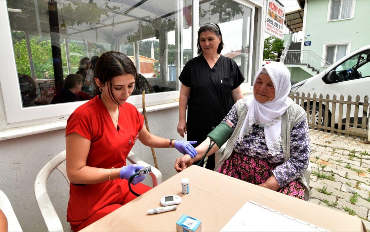 Bornova Belediyesi'nin Kırsal Mahallelerde başlattığı "Köyde-İz" Projesi, kadın sağlığı, fizik