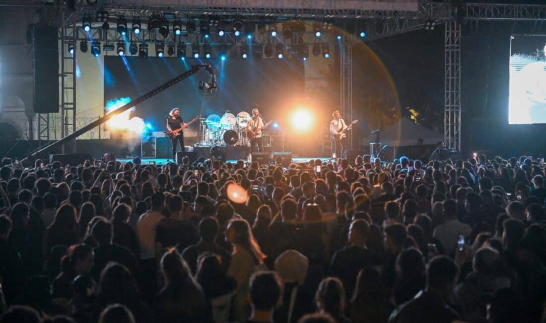 Bornova Belediyesi’nin 13 Mayıs’ta Küçükpark Meydanı’nda başlattığı Genç Festivali, sona