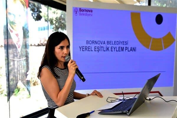 Bornova Belediye Başkanı Ömer Eşki, Dramalılar Köşkü'nde yapılan sunumda belediyenin