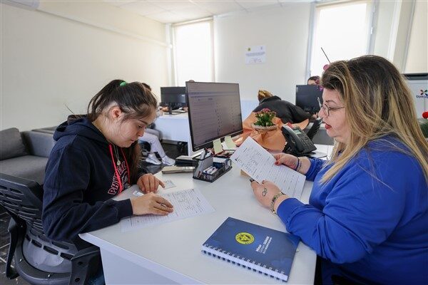 Buca Belediyesi, Etkin İstihdam Ofisi ile engelli bireylerin iş bulma