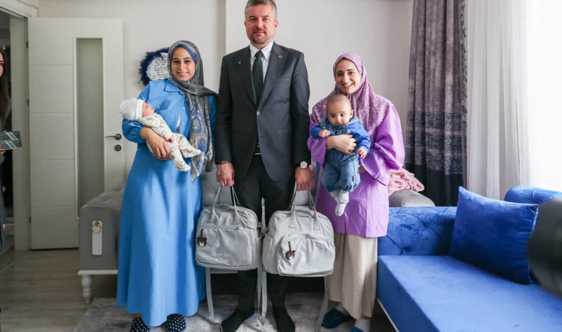 Buca Belediyesi, 'Merhaba Bebek' setleriyle yeni doğan bebekleri karşılıyor. Belediye