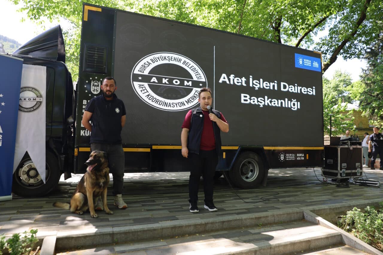 Bursa'da Halk Sağlığı ve Afet Bilinci Buluşmaları düzenlendi. Programda afetlere