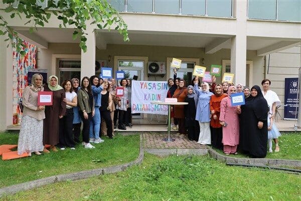 Bursa Büyükşehir Belediyesi'nin düzenlediği eğitim programlarıyla kadınlar hakları konusunda bilgilendirilip