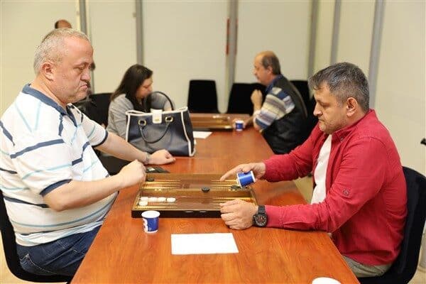 Bursa Kent Konseyi Engelliler Meclisi tarafından düzenlenen tavla turnuvası, dayanışma