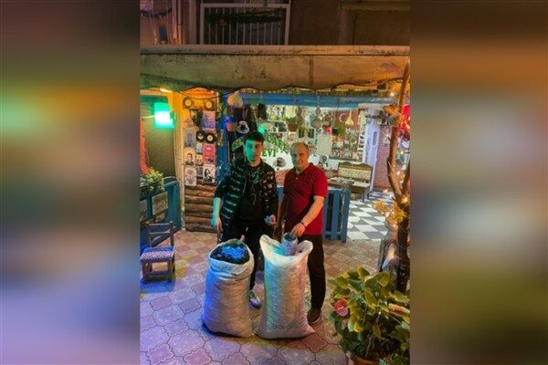 Bursa'da örnek vatandaş seçilen Onur Çetin'in mavi kapak toplama kampanyasına