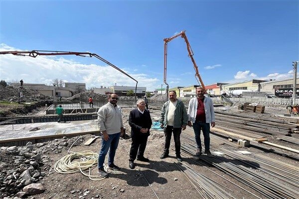 Anbar Mahallesi'nde Muhittin Birdal ve belediye iş birliğiyle yapımı devam